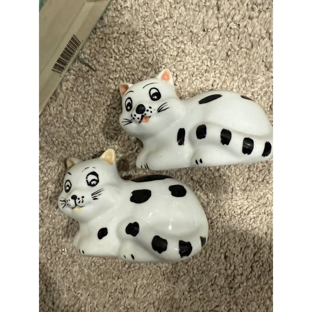 Vintage Porcelain Kitty Salt Pepper Shaker Set Cute Cat‎ Kitchen Decor